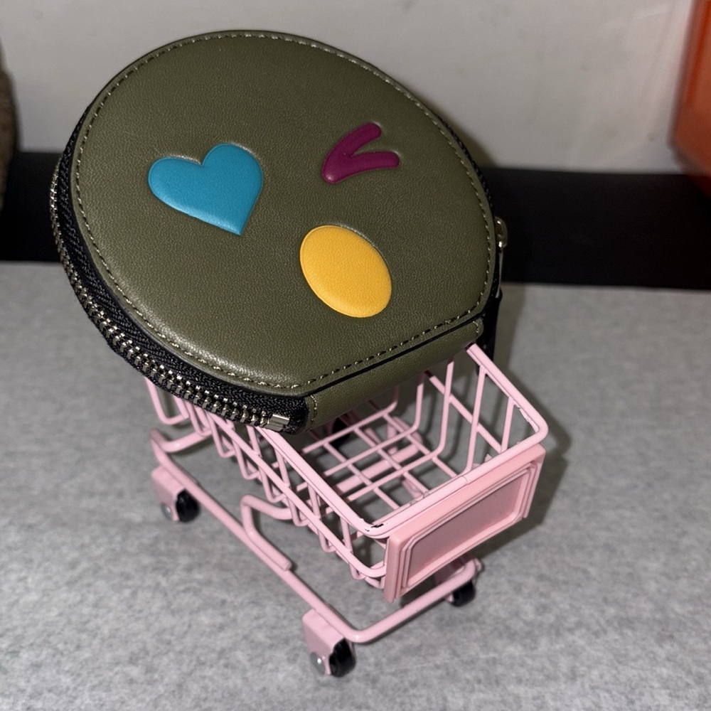 Coach Round coin pouch nwt emoji - Picture 12 of 13